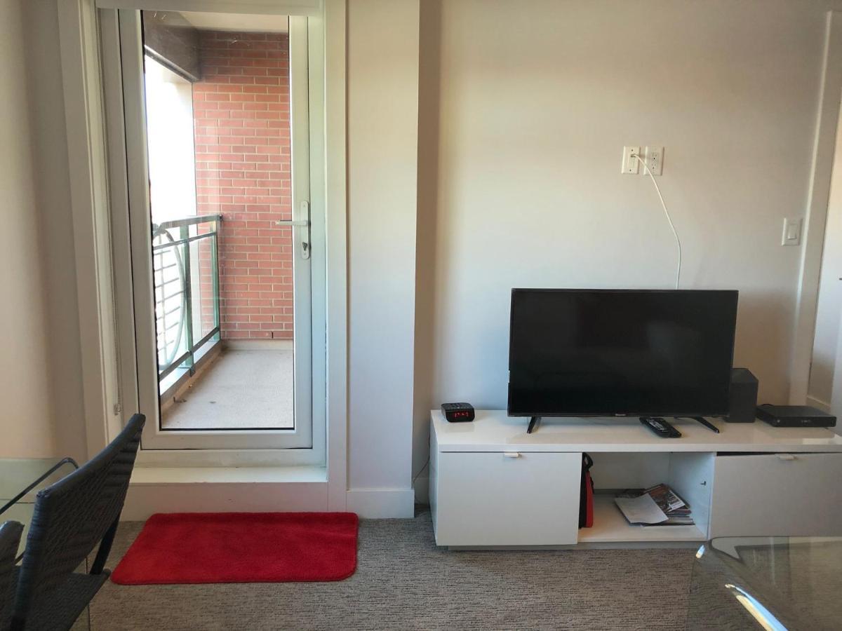 Amicable, Cozy, High Speed Internet, Sleeps 2 Riverview Downtown Apartment YYC المظهر الخارجي الصورة