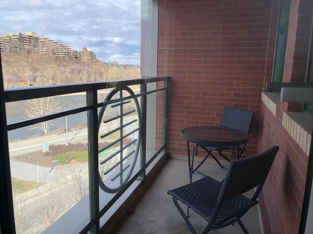 Amicable, Cozy, High Speed Internet, Sleeps 2 Riverview Downtown Apartment YYC المظهر الخارجي الصورة