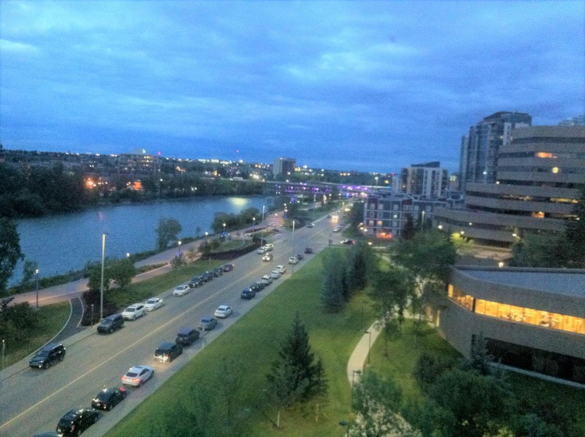 Amicable, Cozy, High Speed Internet, Sleeps 2 Riverview Downtown Apartment YYC المظهر الخارجي الصورة